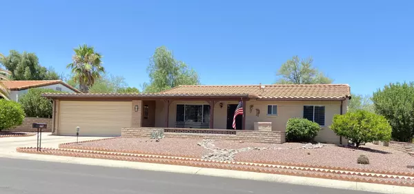 241 E La Espina, Green Valley, AZ 85614