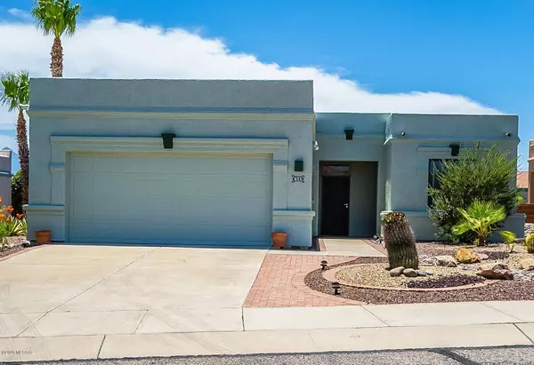 825 W Via Santa Adela, Green Valley, AZ 85614