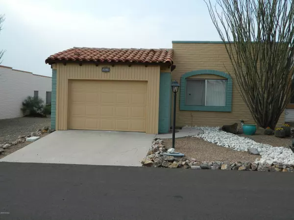 1201 W Camino Velasquez, Green Valley, AZ 85622