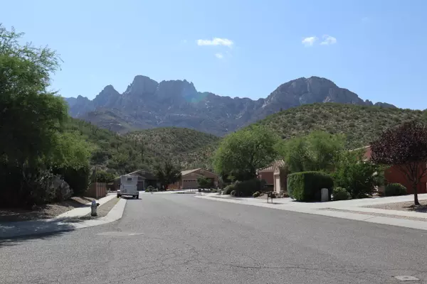 2233 E Skipping Rock Way, Tucson, AZ 85737