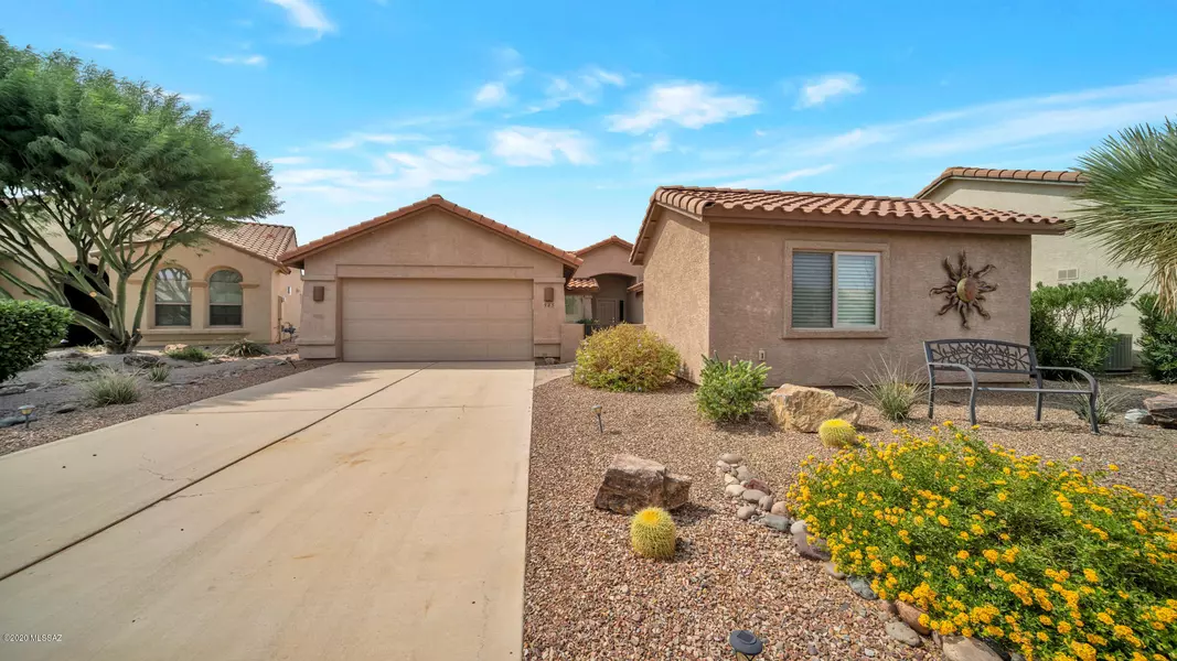 945 N Glen Canyon Court, Green Valley, AZ 85614