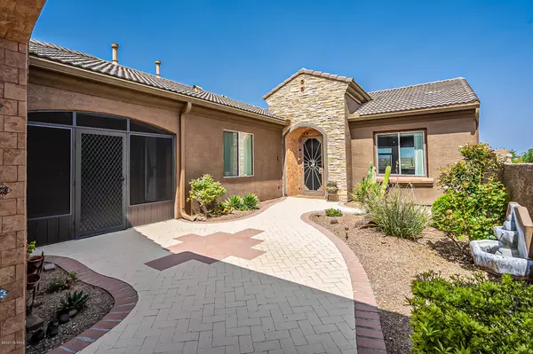 2062 W Cactus Run Drive, Green Valley, AZ 85622