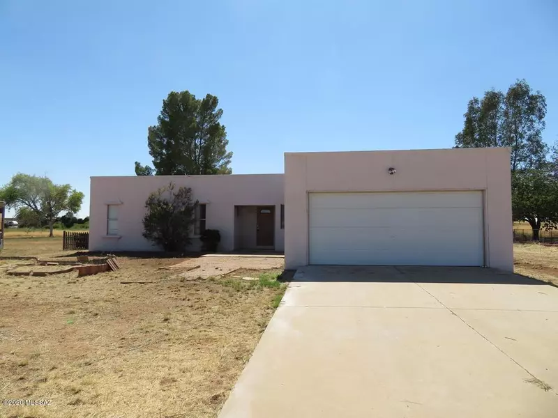 1018 E Geneva Street, Pearce, AZ 85625