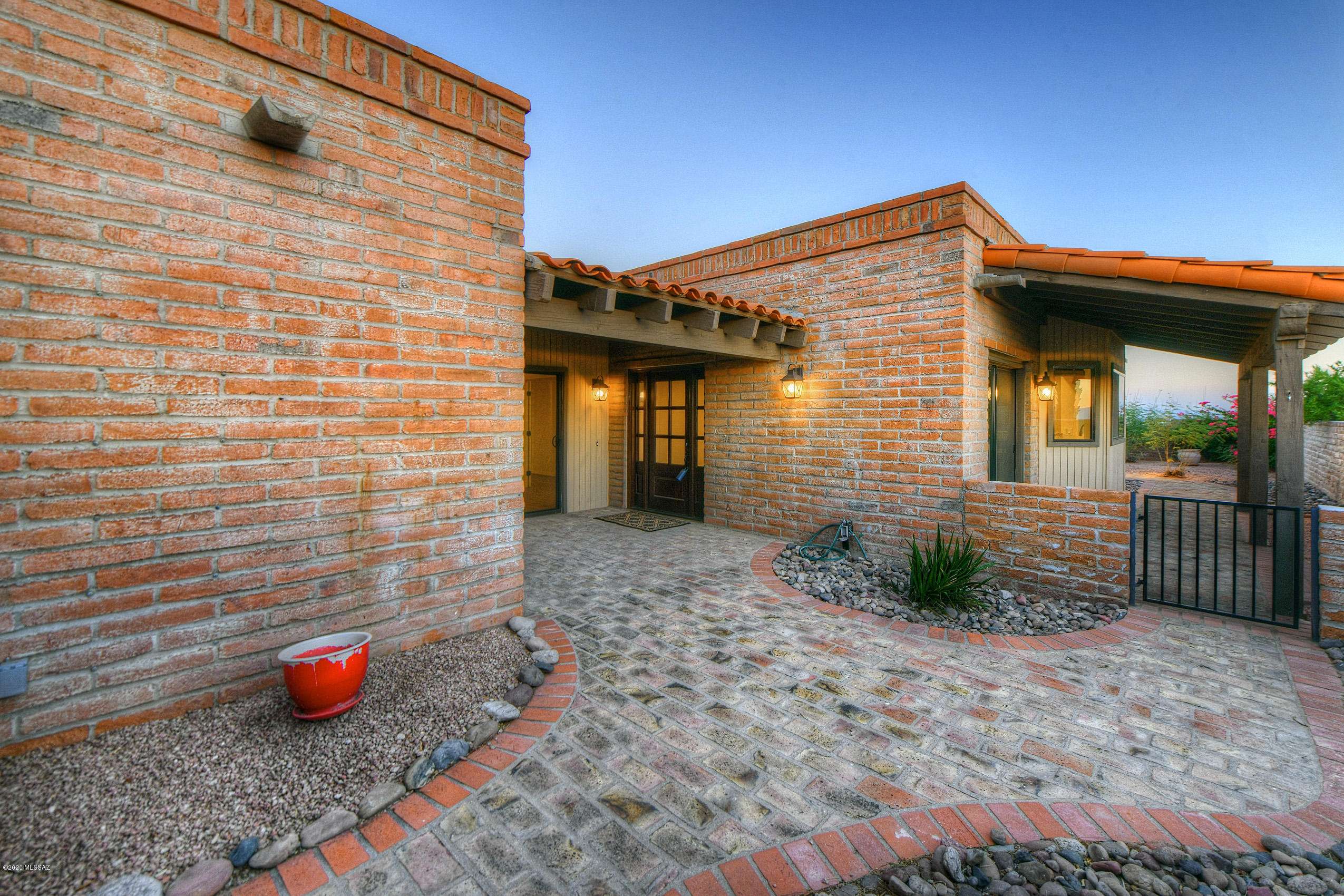 Tucson, AZ 85750,5180 N Montezuma Trail