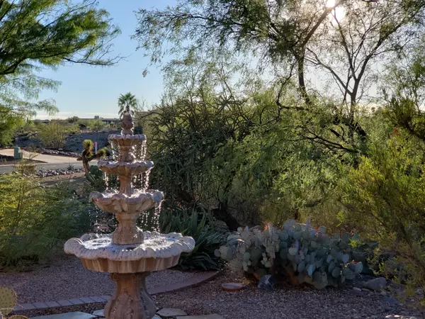 1260 W Camino Urbano, Green Valley, AZ 85622