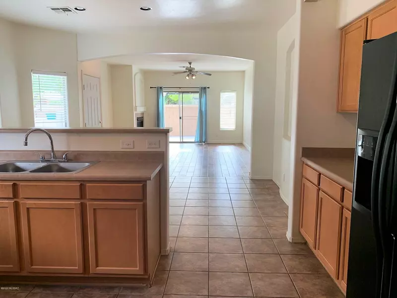 214 E Calle Puente Lindo, Sahuarita, AZ 85629