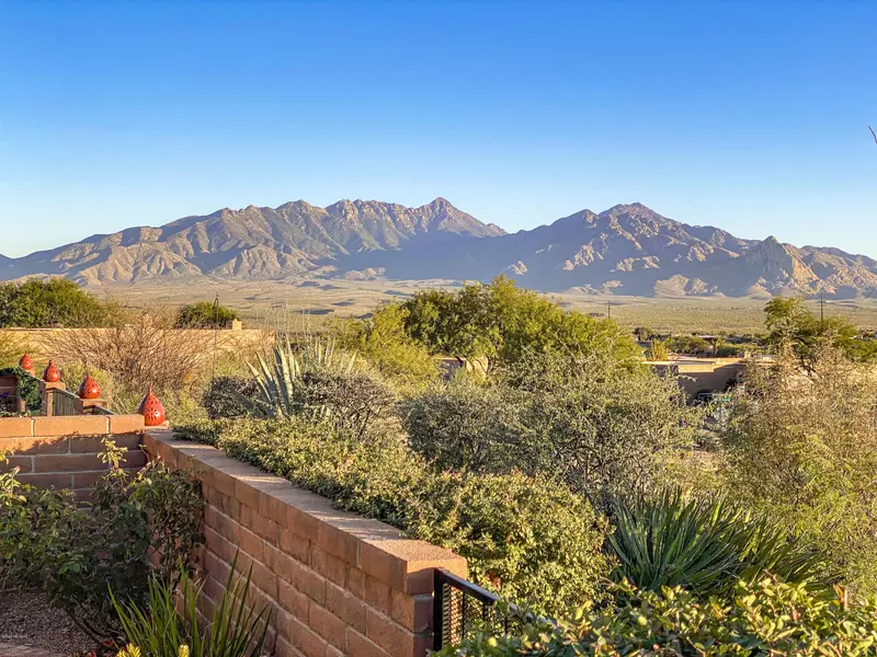 1631 W Calle del Grajo, Green Valley, AZ 85614