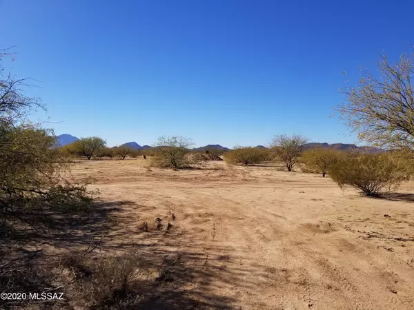 Tucson, AZ 85735,9030 Honeysuckle Farm Trail