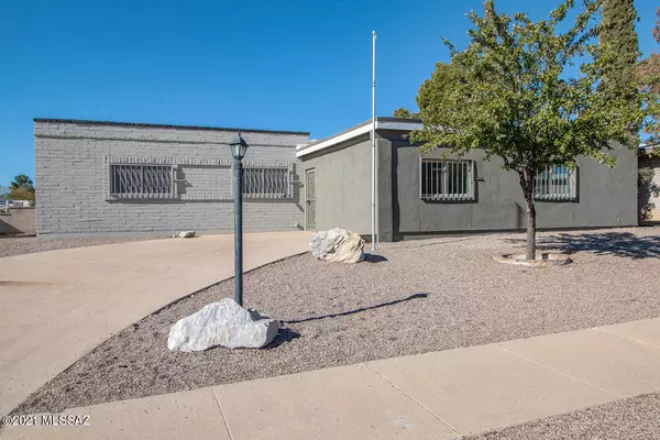 1810 S Palm Springs Circle, Tucson, AZ 85710