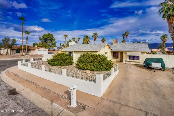 2701 S Black Moon Drive, Tucson, AZ 85730