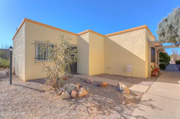 100 W Calle Del Tiempo, Green Valley, AZ 85614