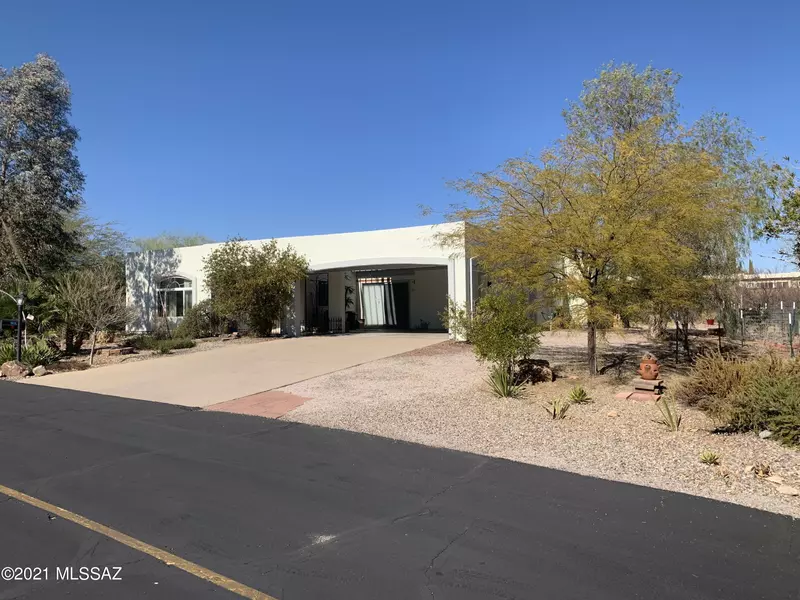 784 W Vista Hermosa Drive, Green Valley, AZ 85614