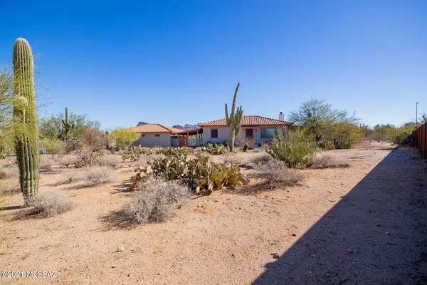 6042 N Van Ark Road, Tucson, AZ 85743