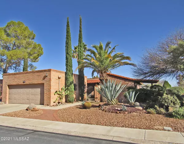 924 W Desert Hills Drive, Green Valley, AZ 85622