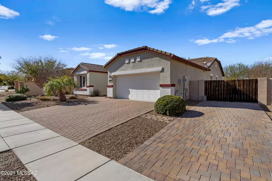 636 W Calle Las Tunas, Sahuarita, AZ 85629