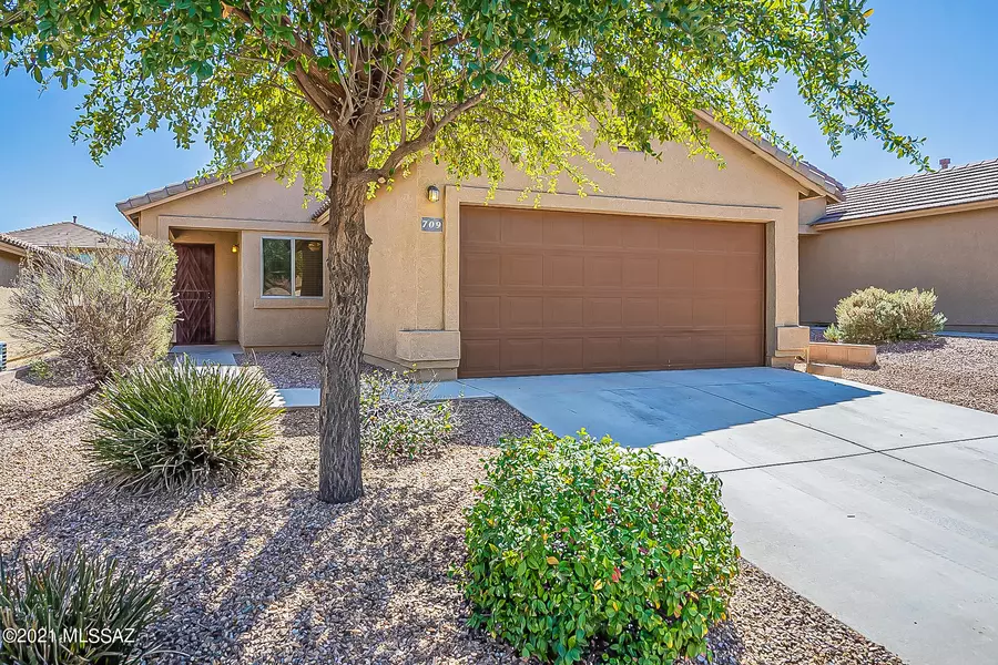 709 W Cholla Crest Drive, Green Valley, AZ 85614