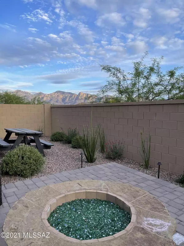 Oro Valley, AZ 85755,975 W Baccata Court