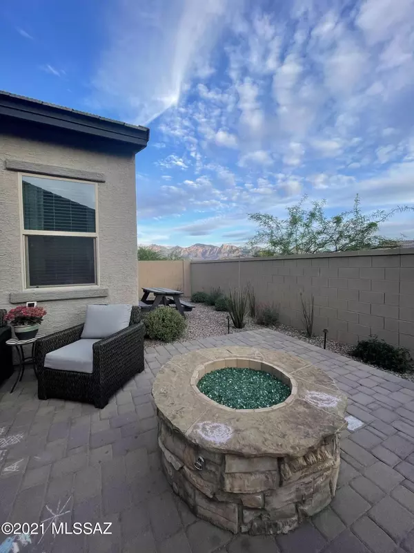 Oro Valley, AZ 85755,975 W Baccata Court