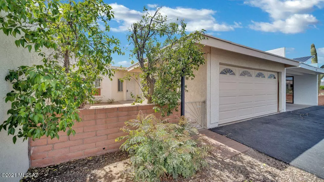 664 W Rio San Pedro, Green Valley, AZ 85614