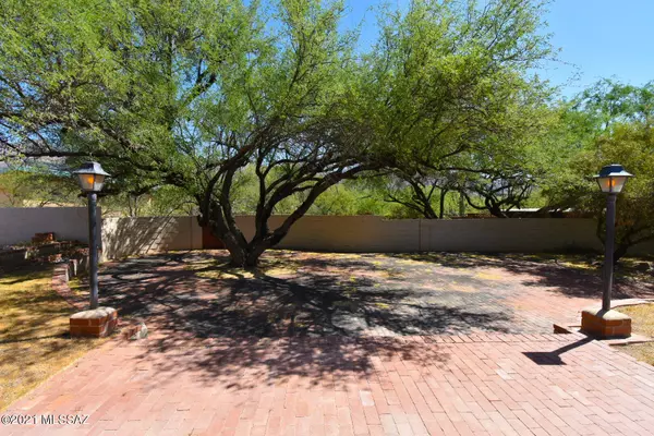 8455 E Snyder Road, Tucson, AZ 85750