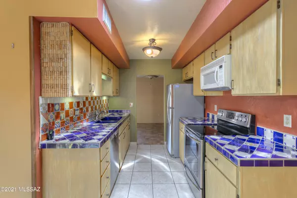 Green Valley, AZ 85614,346 N Calle Del Chancero