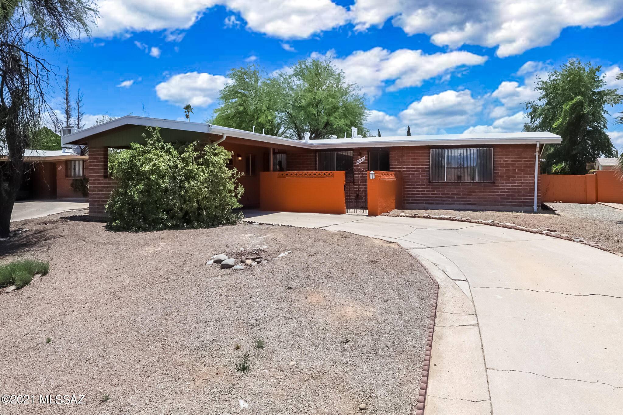 8940 E Pine Valley Drive, Tucson, AZ 85710