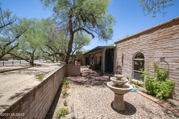 8901 E Bears Path Road, Tucson, AZ 85749