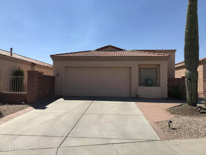 302 N Royal Bell Drive, Green Valley, AZ 85614