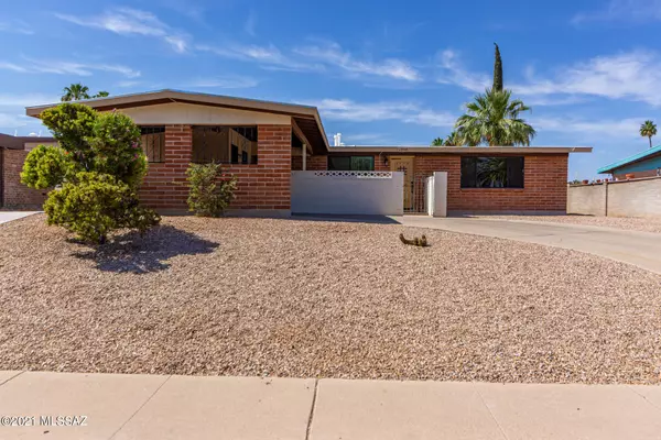 8908 E Pine Valley Drive, Tucson, AZ 85710