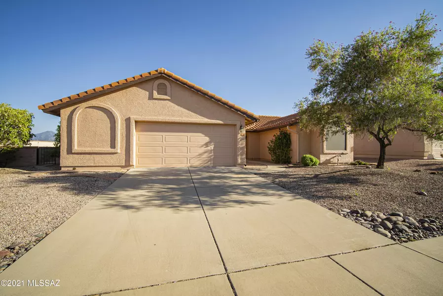 1001 W Rio Magdalena, Green Valley, AZ 85614