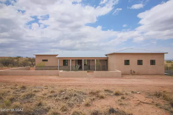 1362 S Cattleman Loop, Benson, AZ 85602