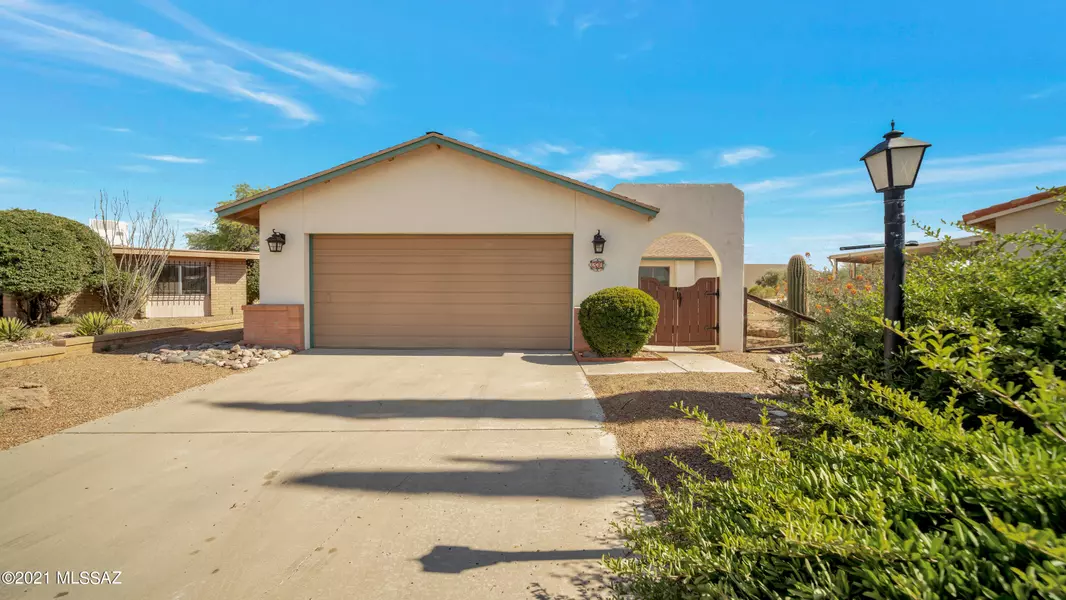 641 W Rio Moctezuma, Green Valley, AZ 85614