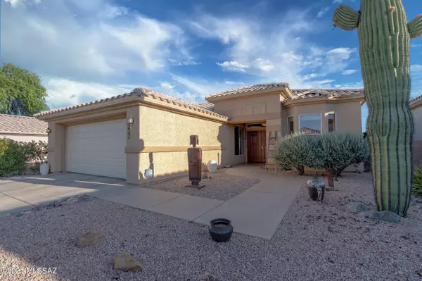 303 W Hopkins Vista Drive, Green Valley, AZ 85614