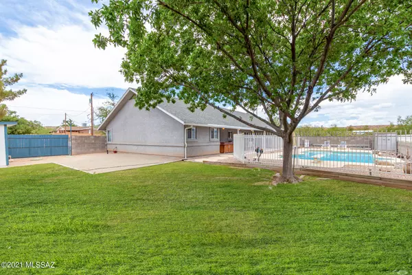 987 W Coffee Drive, Benson, AZ 85602