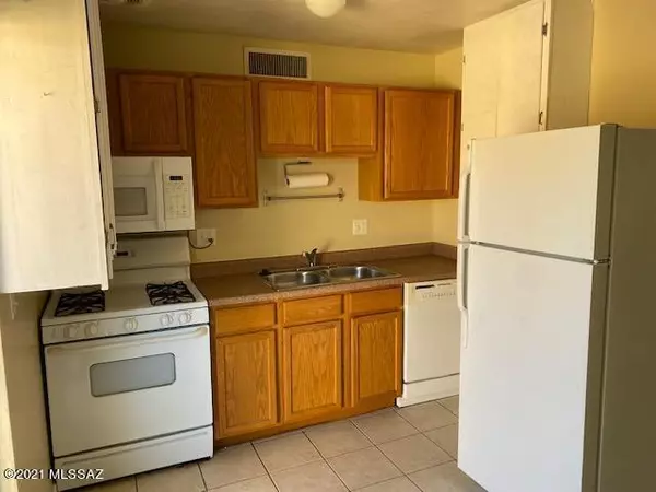 Tucson, AZ 85745,350 N Silverbell  #62