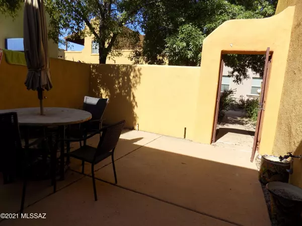 Tubac, AZ 85646,907 Lombard Way