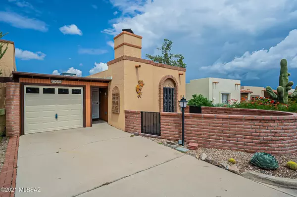 1300 W Camino Lucientes, Green Valley, AZ 85622