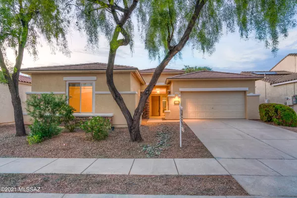 7504 W Cosmic Sky Drive, Tucson, AZ 85743