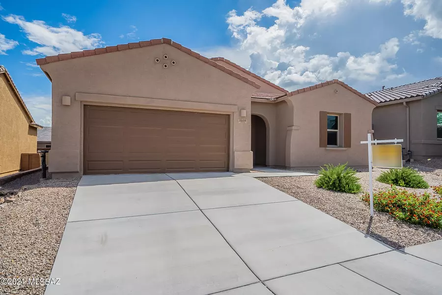 2529 W Chocolate Mountains Drive, Green Valley, AZ 85622