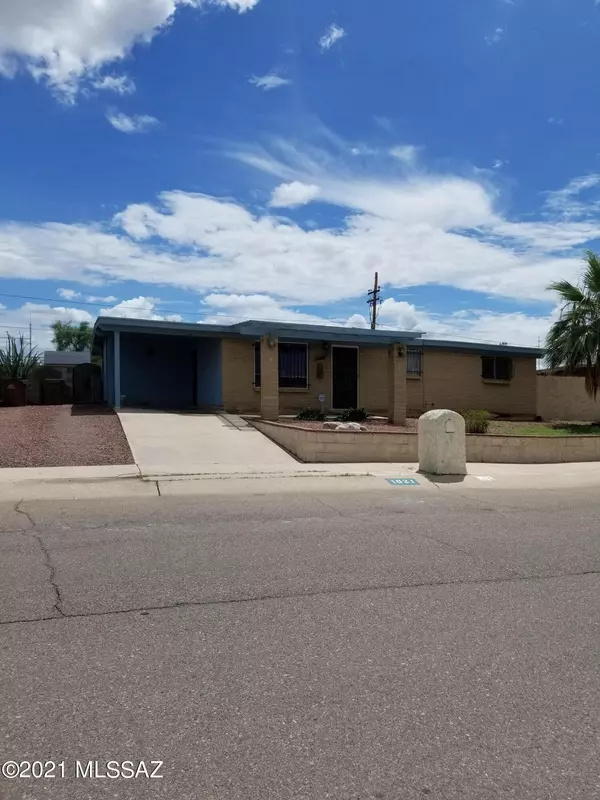 1021 W Edgewater Drive, Tucson, AZ 85704