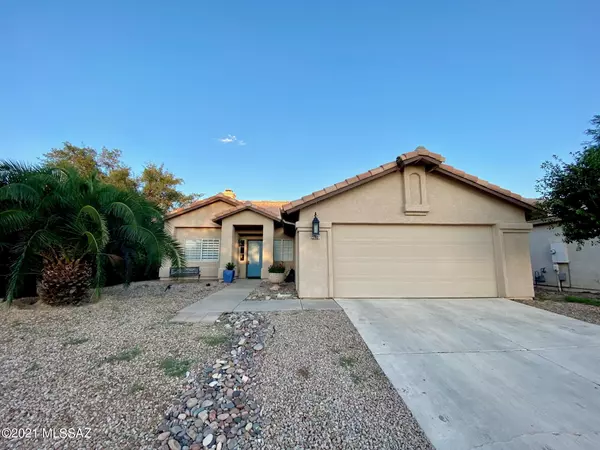 9070 N Yellow Moon Drive, Tucson, AZ 85743