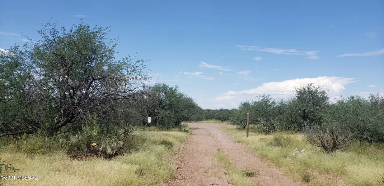 2200 W Quail Way, Amado, AZ 85645