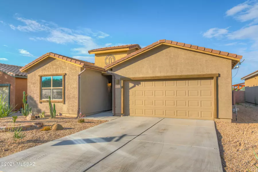 1047 E Madera Grove Lane, Sahuarita, AZ 85629