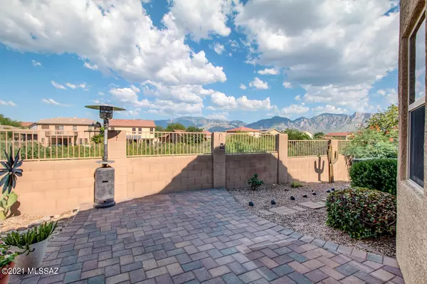 12864 N Salt Cedar Drive, Oro Valley, AZ 85737