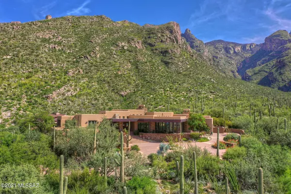 7598 N Secret Canyon Drive, Tucson, AZ 85718