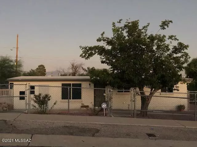 2961 S Lands End Road, Tucson, AZ 85713