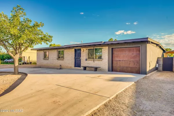 4746 S Camino De La Plaza, Tucson, AZ 85714