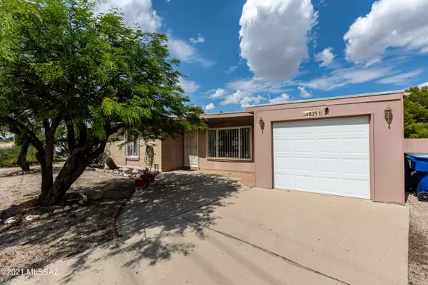 8251 E Escalante Road, Tucson, AZ 85730