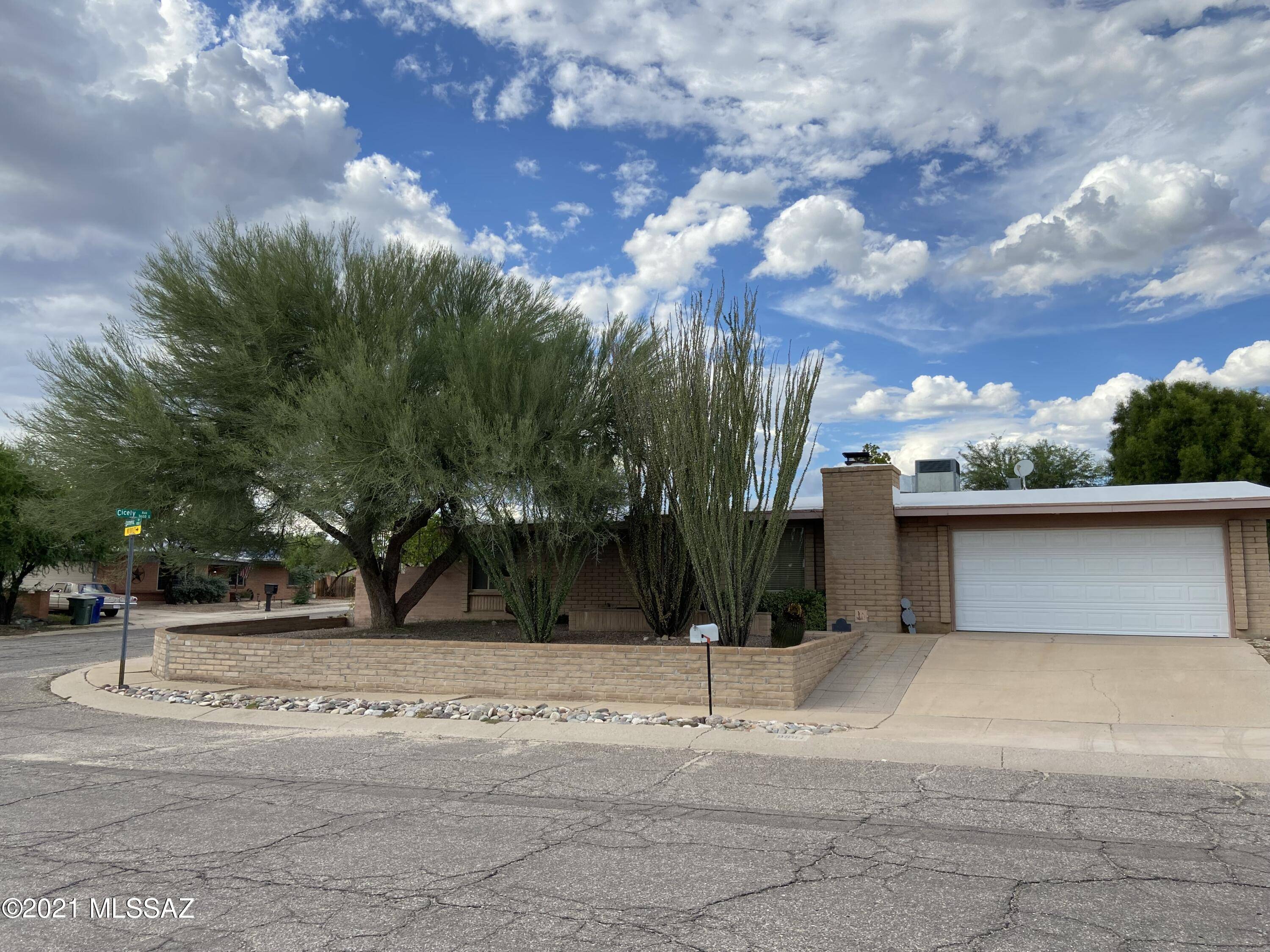 9801 E Domenic Lane, Tucson, AZ 85730
