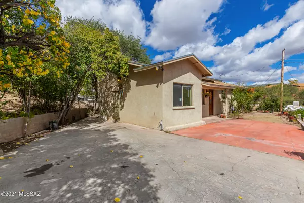 951 N Smith Drive, Nogales, AZ 85621